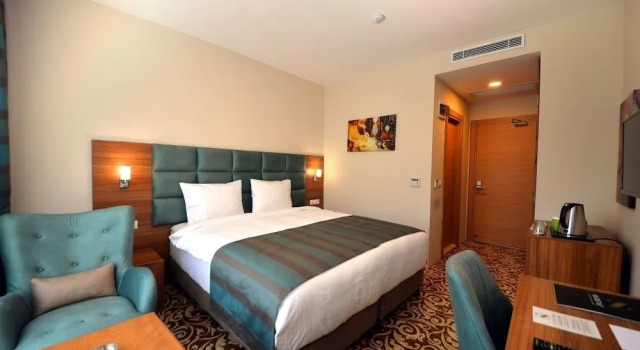 Standardowy dwuosobowy pokój i balkonem i z widokiem na miasto Sertac Hotel