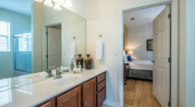Апартаменты Luxurious Condo w Modern Design, near Disney