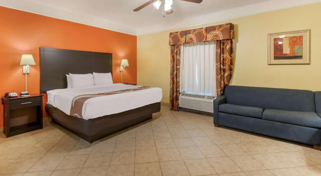 Двухместный люкс Quality Inn & Suites at The Outlets Mercedes-Weslaco