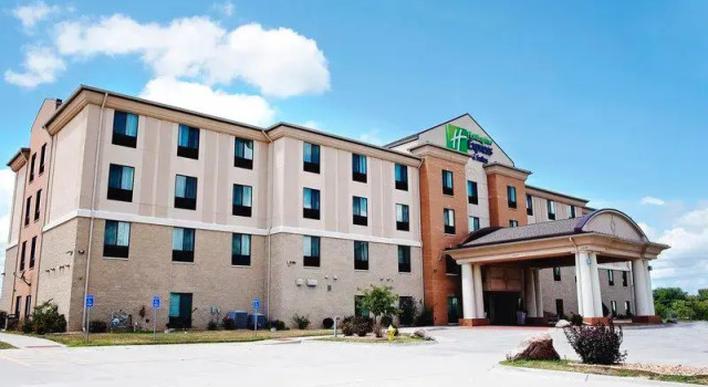 Люкс с 2 комнатами Holiday Inn Express and Suites Urbandale Des Moines by IHG