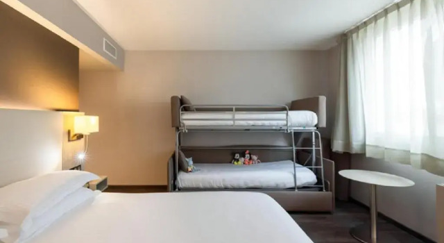 Семейный номер Executive AC Hotel by Marriott Marseille Prado Vélodrome