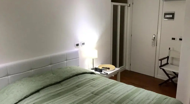 Bed & Breakfast Dietro le Mura, Забронировать Отель Отели в центре Ачи-Кастелло, в центре, Парковка