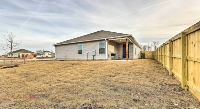 Siloam Springs Home, Close to Parks & Trails!