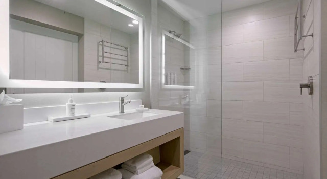 Четырёхместный номер Downtown Inn at the Pier Pismo Beach, Curio Collection by Hilton
