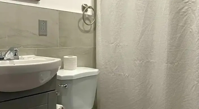 Кровать в общем номере Hotel Bon Accueil