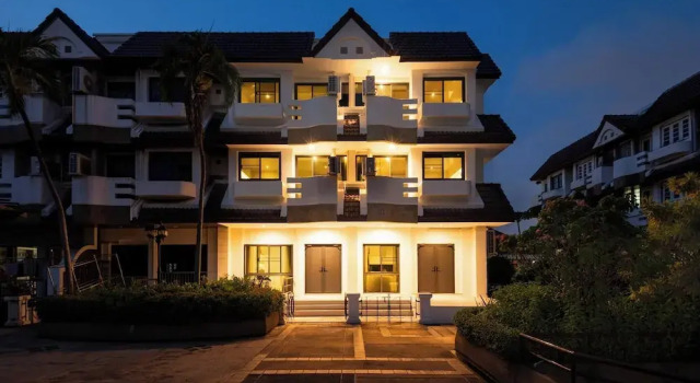 Luxury 5BR Poolhouse & Theater - 2mins to BTS