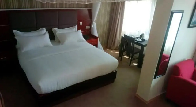 Номер Deluxe Courtyard International Hotel