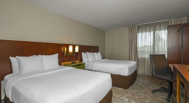 Четырёхместный номер Standard Comfort Inn Cambridge - Highway 401