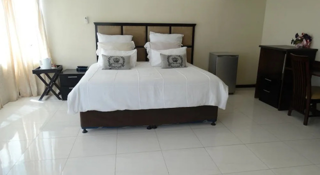 Двухместный люкс Executive с балконом Global Village Guesthouse