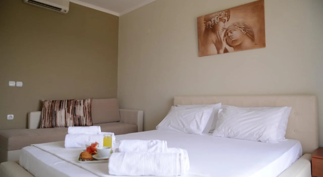 Crown Hotel, Забронировать Отель Неа-Скиони 