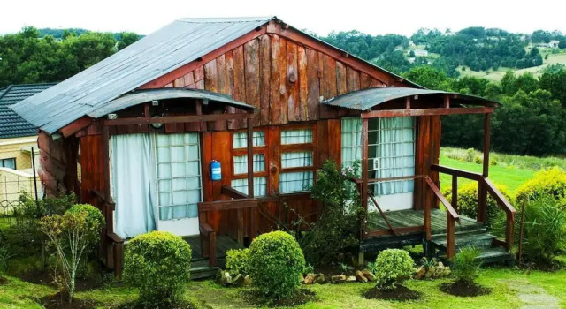 Run n Fire Garden Court, Đặt Khách sạn Khách sạn ở Mbaban có hồ bơi, Hồ bơi