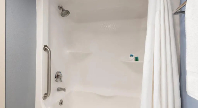 Четырёхместный номер Standard Holiday Inn Express Cambridge by IHG