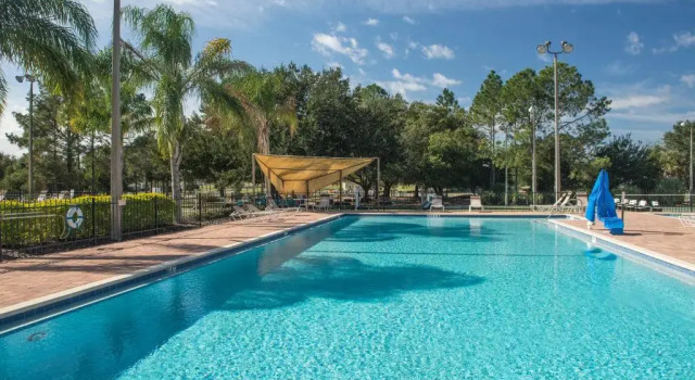 Orlando RV Resort, Buchen Sie Resort Hotels in Four Corners mit Pool, Schwimmbad