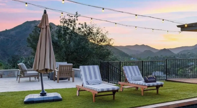 Коттедж Designer Retreat w/ Pool, Firepits, Panoramic Views The Lake House at Malibu