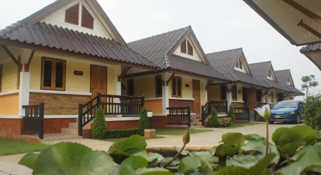Трёхместный номер Deluxe с балконом и с красивым видом из окна Boon Bunleng Resort