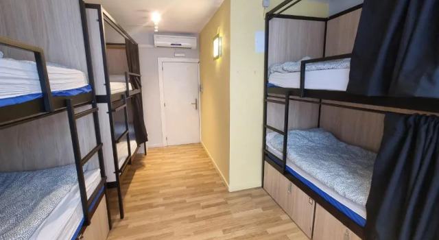 Кровать в общем номере Onefam Les Corts