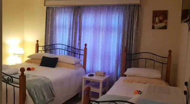 Ebenezer Guesthouse Bluewater Bay, Забронировать Гостевой дом Блууотер-Бэй Порт-Элизабет, рядом с Swartkops River