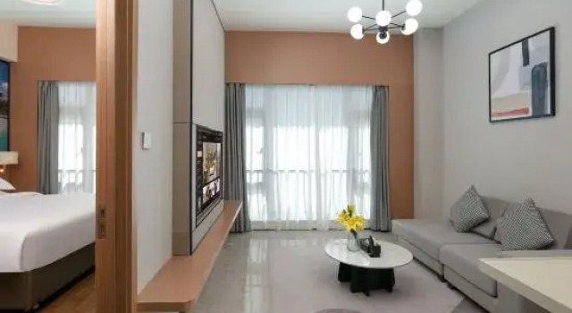 Люкс с красивым видом из окна Vienna International Hotel (Haikou Xinbu Island Branch)