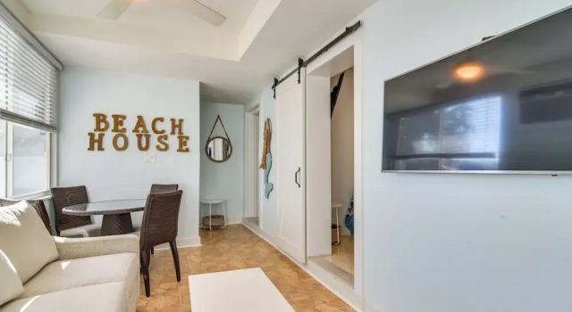 Florida Unit Steps From Indian Rocks Beach Access!, Забронировать Апартаменты/квартира Отели Клируотер-Бич с парковкой, Парковка