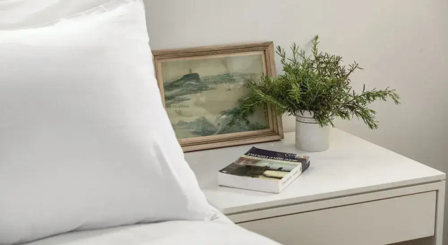 Коттедж Chic Bright Urban Escape by Sea N' Rent