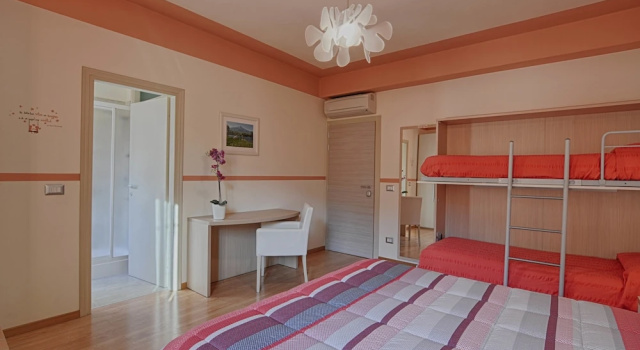 Четырёхместный номер Standard Hotel Europa - Sorico