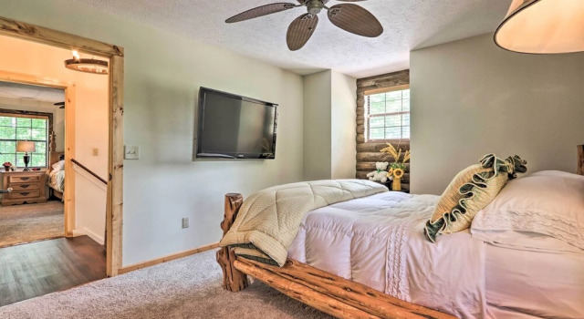 Коттедж Mtn-view Cabin w/ Hot Tub in Sevierville!
