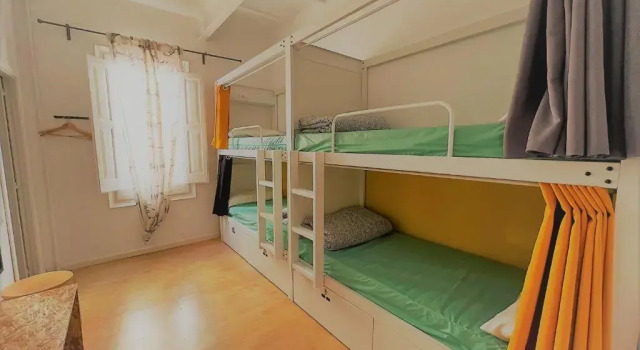 Кровать в общем номере (женский номер) Bed & Bike Barcelona