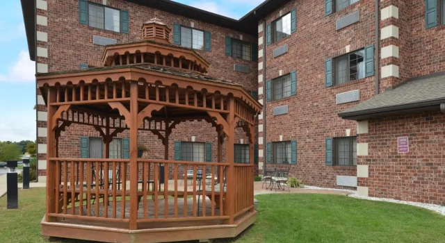 Country Hearth Inn & Suites Edwardsville, Prenota Hotel Edwardsville Illinois