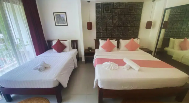 Семейный номер Deluxe с балконом и с видом на бассейн Angkor Land House