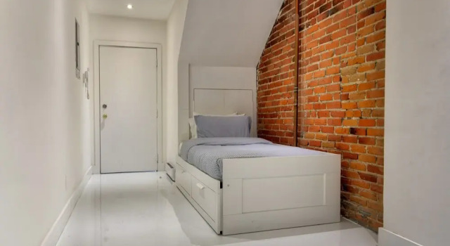 Modern 2BR in Trendy Plateau by Namastay, Rezervasyon Otel Plateau Mont Royal Montreal, Complexe Desjardins yakınında