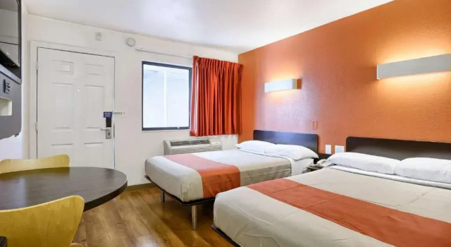 Четырёхместный номер Standard Super 8 by Wyndham Walnut Creek