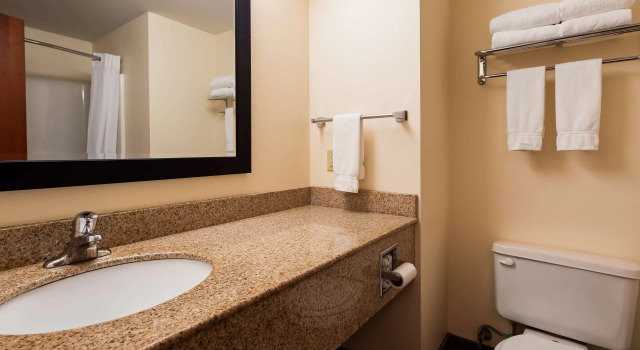 Четырёхместный номер Standard Best Western Nittany Inn Milroy