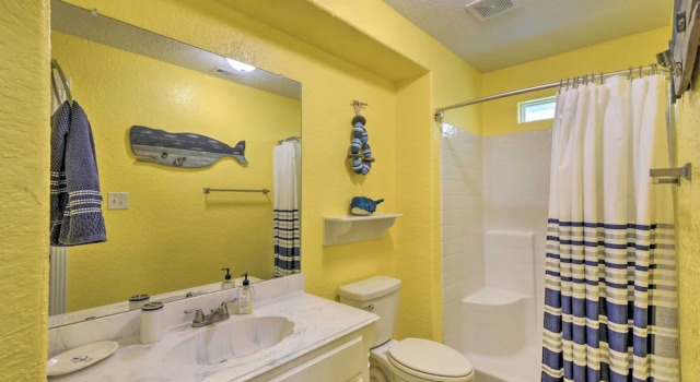 Коттедж 2 Blocks to Gulf: Surfside Beach Family Home!