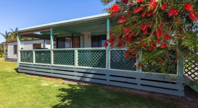 Вилла с видом на залив Batemans Bay Marina Resort