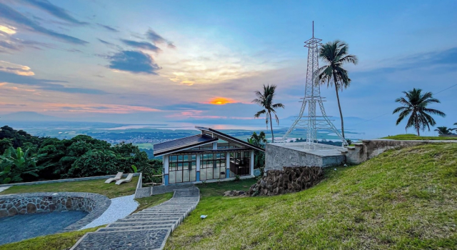 Вилла с видом на город Caliraya Heights Resorts and Events Place