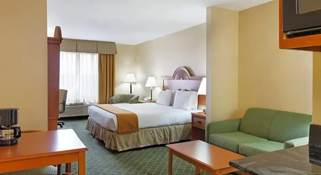 Люкс Holiday Inn Express Hotel & Suites Sylacauga by IHG