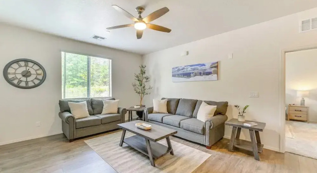 2 Mi to Dtwn & Nau: Flagstaff Condo w/ Patio!, Забронировать Апартаменты/квартира Флагстафф 