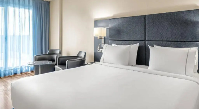 Superior Double room with balcony B&B HOTEL Vitoria General Álava
