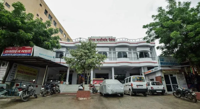 OYO 18671 Ashirwad Palace Hotel, Забронировать Отель Отели штата Раджастхана с завтраком, Завтраки