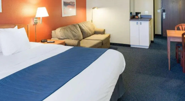 Люкс Quality Inn Lakeville North