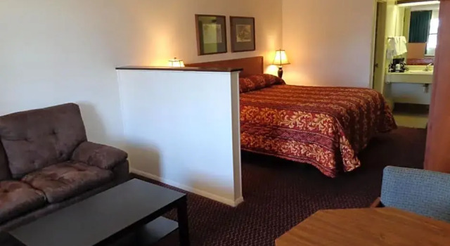Двухместный люкс Windcrest Inn and Suites