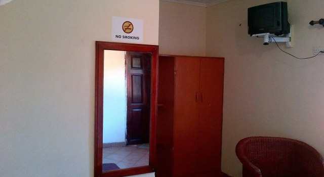 Golden Days Lodge, Book Hotel Hotels in Livingstone with Parking, Parking