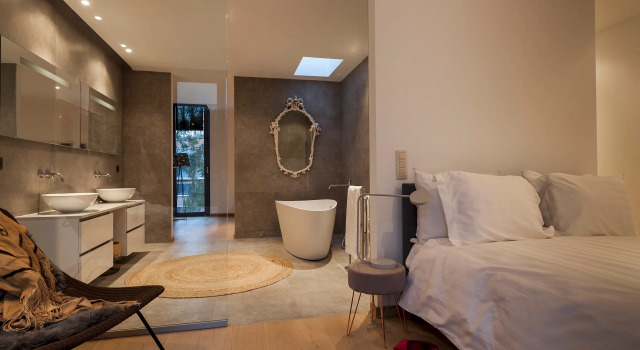 Unit 3 - Modern Smart Home Triplex Private Garden & Parking