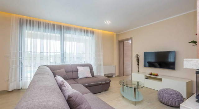 Villa Cecilia in Brusići, Varaa Huoneisto Hotellit Kvarner Islands uima-altaalla, Uima-allas