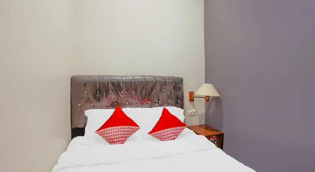 Двухместный номер Standard Gangnam Style Residence Mitra RedDoorz near MERR Surabaya