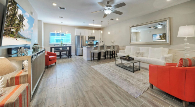 Sleeps 33! 4 Condos, Walk to the Beach, Resort-style Pool, Endless Summer Resort
