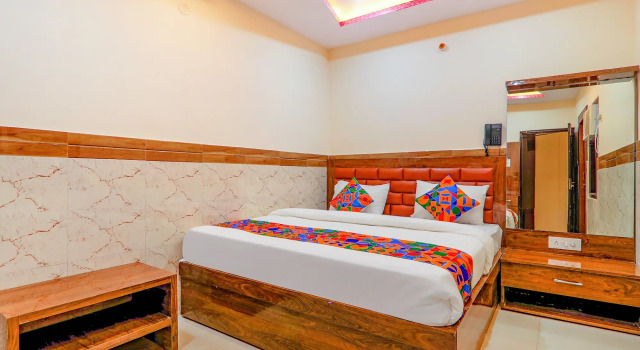 Номер Deluxe FabHotel Shree Galaxy