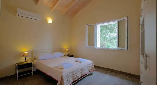 Villa Hara in Paxi With 2 Bedrooms and 2 Bathrooms, Забронировать Вилла Анемойианатика Паксос