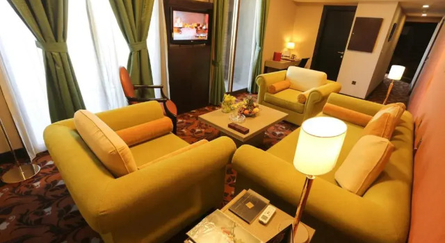 1 Bedroom Duplex Suite with balcony Babylon Rotana Hotel