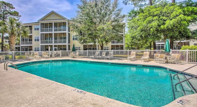 Walk to Main Street: North Myrtle Beach Condo, Забронировать Апартаменты/квартира Отели Норт-Миртл-Бич с парковкой, рядом с Парк развлечений OD Pavilion, Парковка